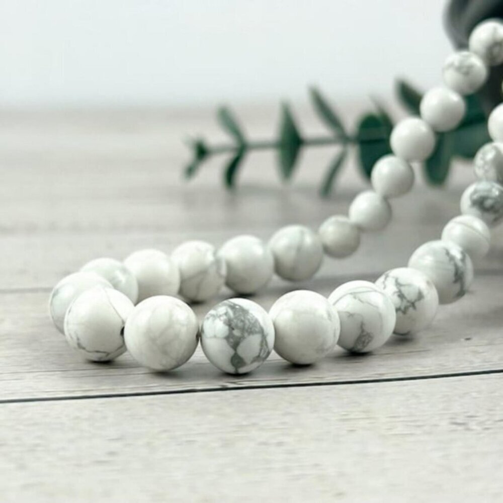 White Howlite Bead Necklace - Picture 3 of 7